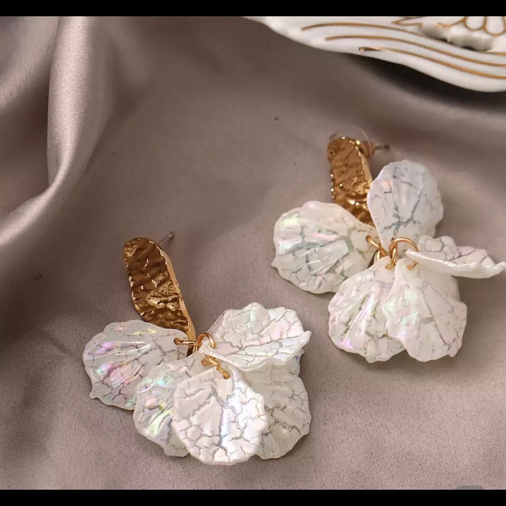 Flower earrings - Picture 2 of 3